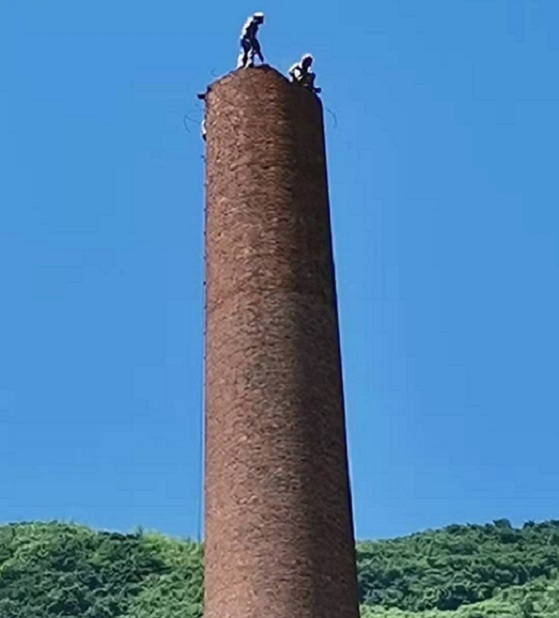 新泰烟囱拆除公司:专业铸就信赖,安全成就未来